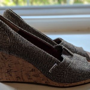 TOMS wedges